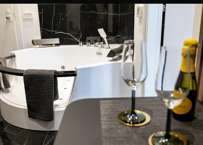 Gasthof Salandra Suite- Policlinico 4*